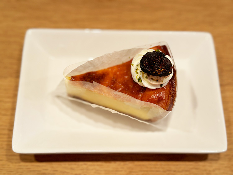 「タルト専門店 Anglaise」のカマンベールのチーズタルト