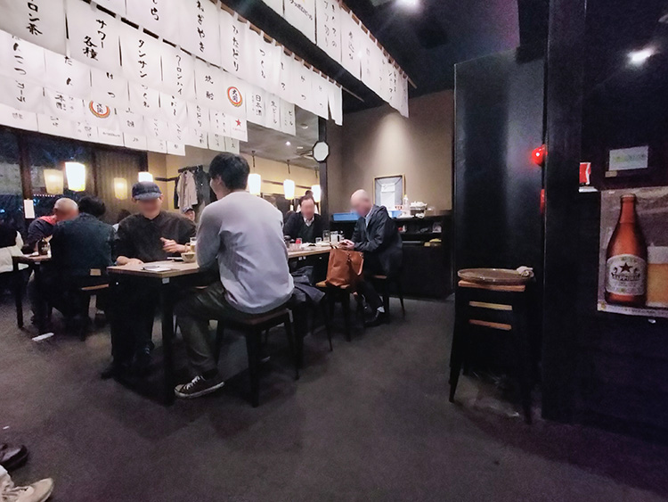 「いせや 公園店」の店内