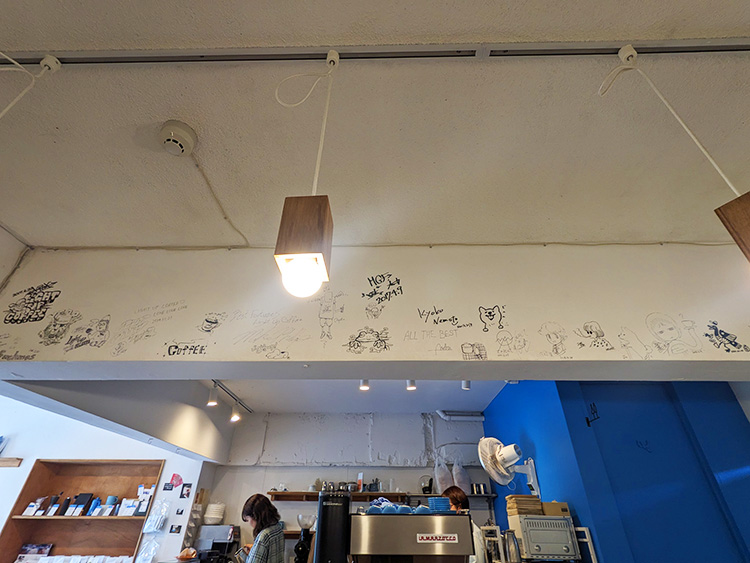「LIGHT UP COFFEE 吉祥寺店」の店内