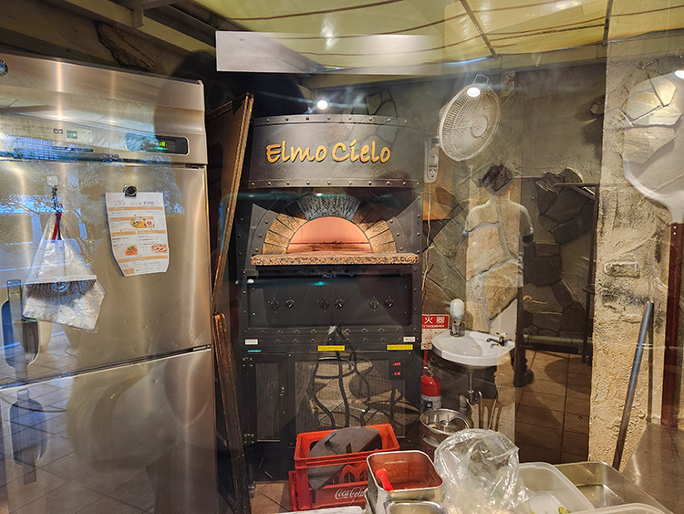 「TRATTORIA ElmoCielo」の窯