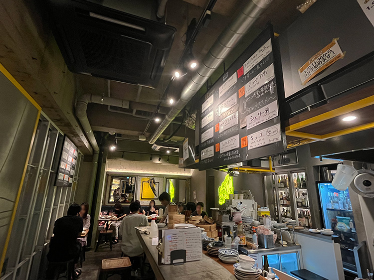 「スタンドキッチンルポン」の店内