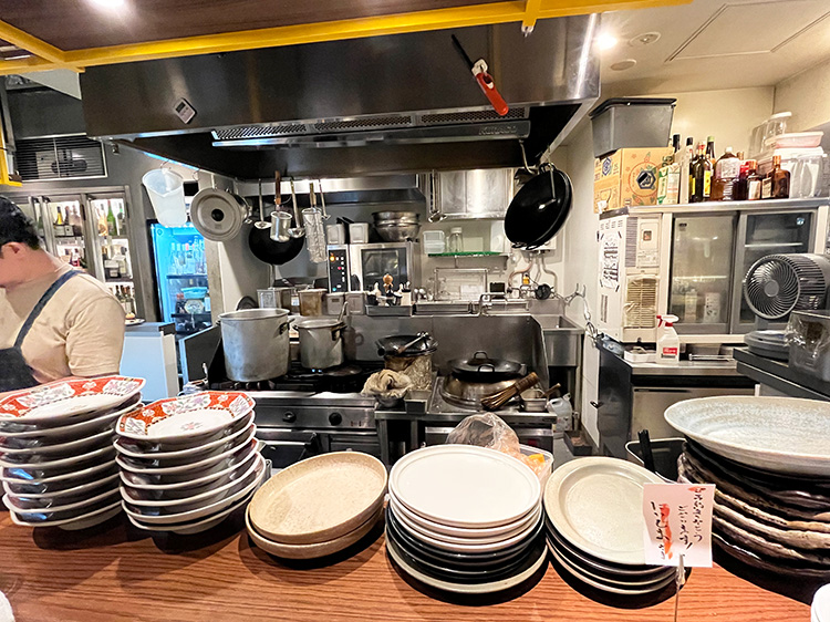「スタンドキッチンルポン」のカウンター