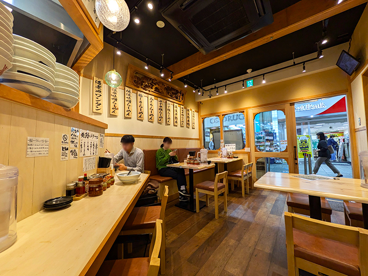 「俺流塩らーめん」店内