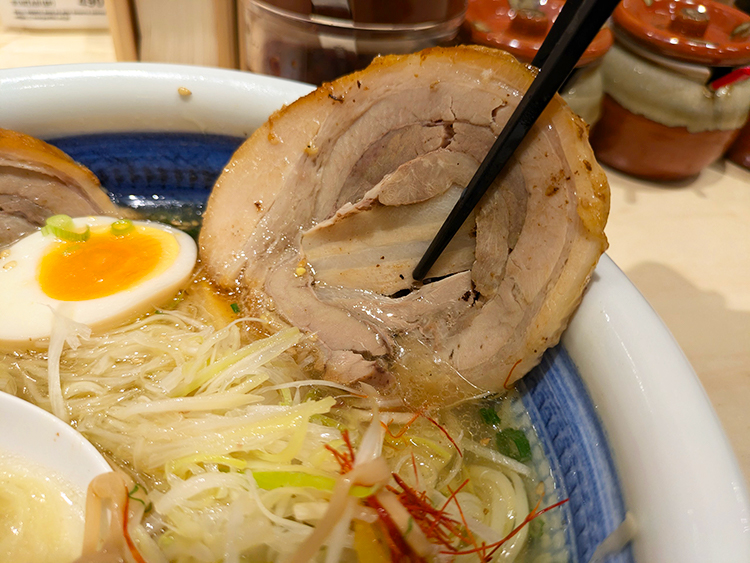 「俺流塩らーめん」豚チャーシュー