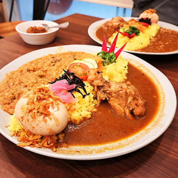 「Spices Curry Synergy 中野店」週替わり合掛けカレー、合掛けカレー