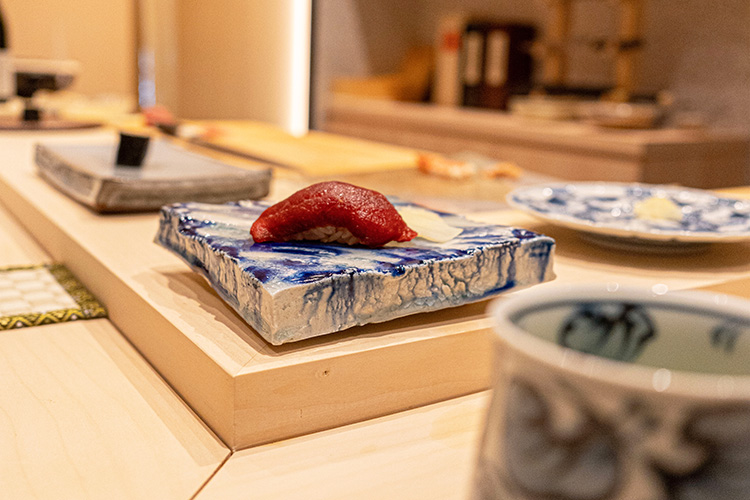 「鮨ひろうみ」のマグロの漬け