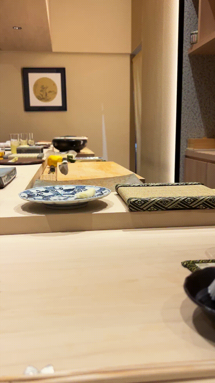「鮨ひろうみ」の店内GIF