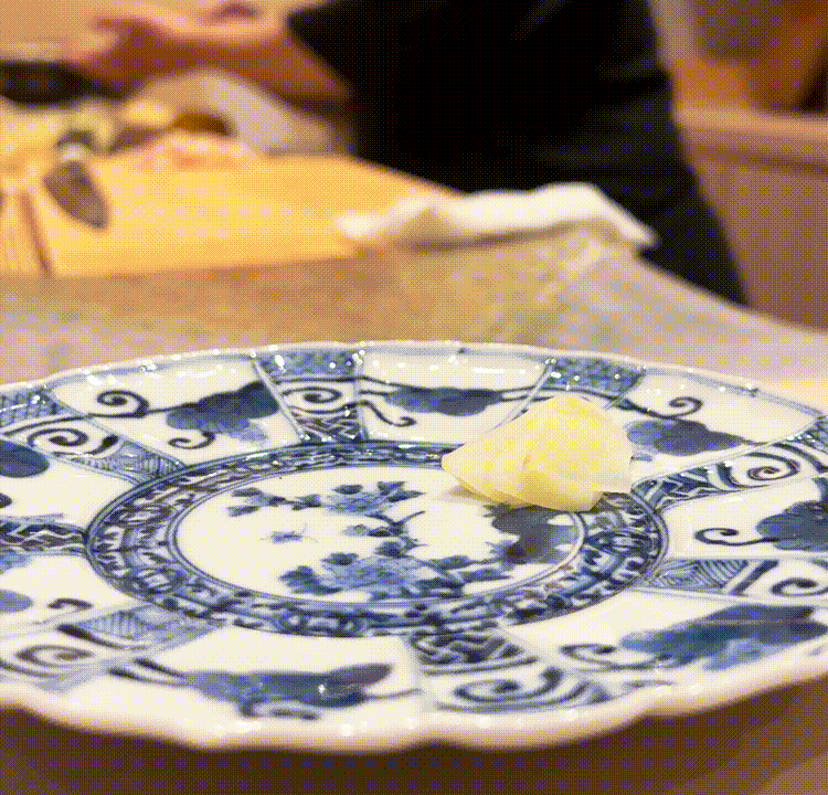 「鮨ひろうみ」のホッキ貝GIF