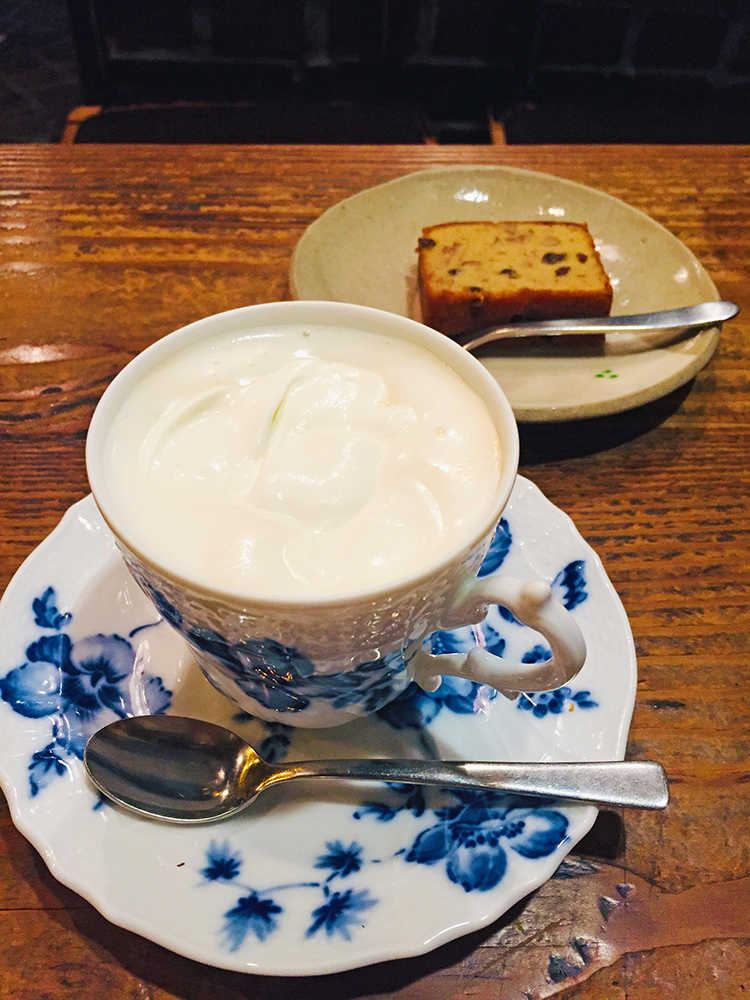 「物豆奇」のコーヒーとケーキ