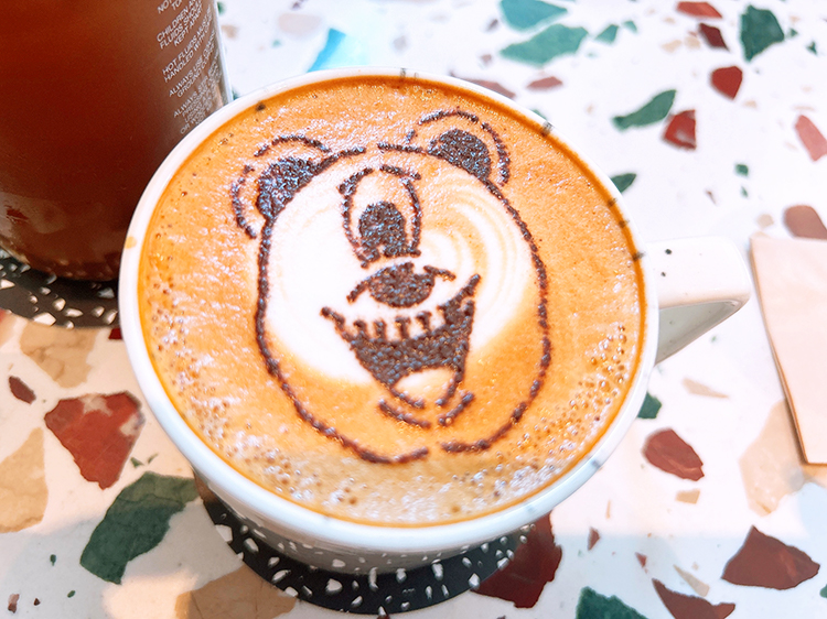 「Ryumon coffee stand」くまラテ