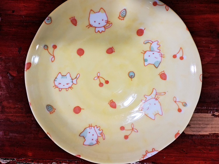 「はんばあぐはうす ぐずぐず」のお皿