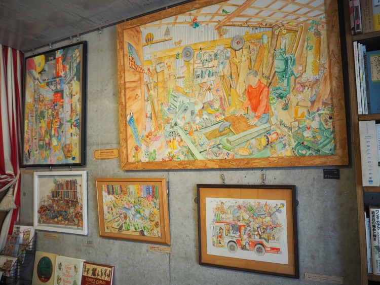 メインテントに飾られている絵画