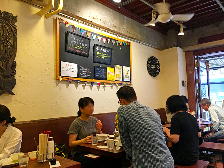 「海南チキンライスMu-Hung」の店内