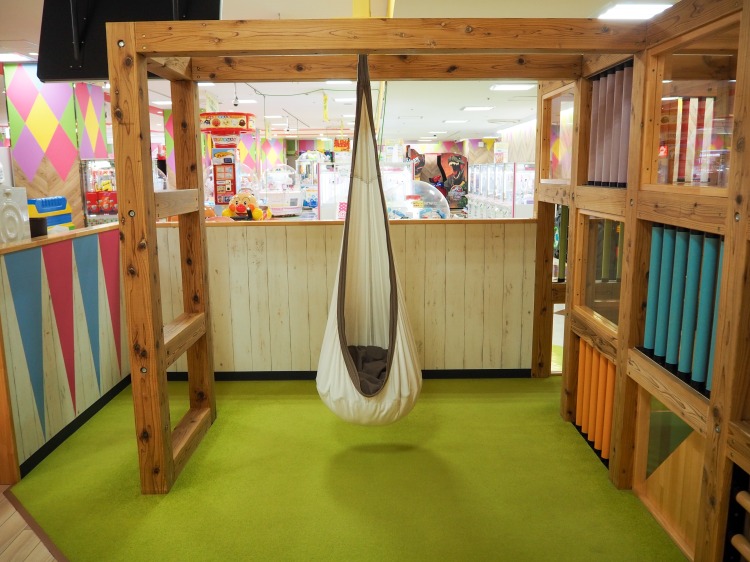 NICOPA＆nico ground 吉祥寺店のハンモック風ぶらんこ