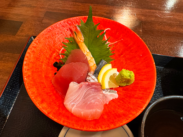 「玉河 三鷹店」刺身盛り合わせ