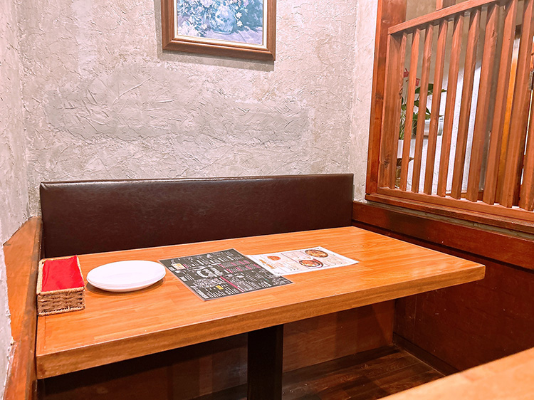 「スペイン酒場 ビノ」の店内
