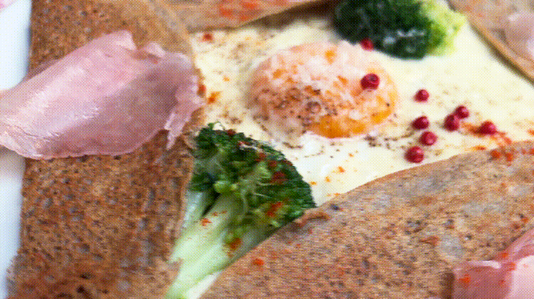 「カフェ・ドゥ・リエーヴル うさぎ館」のガレットGIF