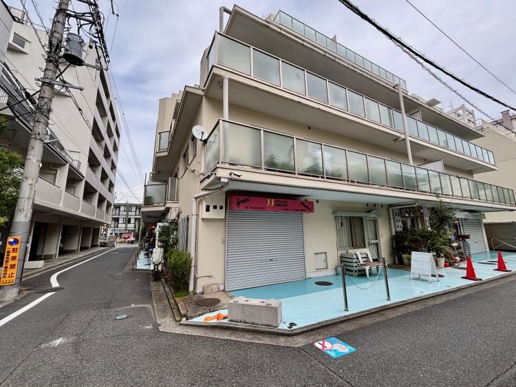 LABRAVAの建物