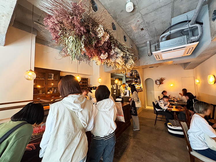 プリンセスタルトの店内