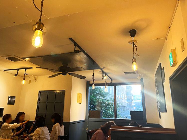 「吉祥寺 八百屋バル」店内