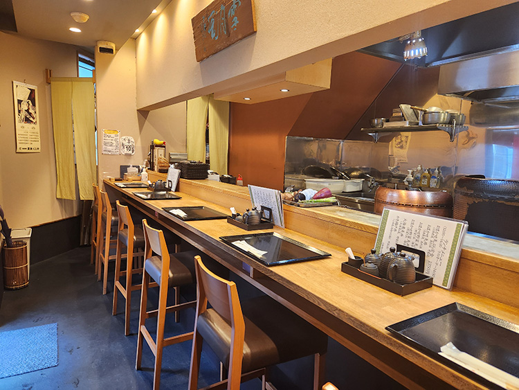 「てんぷら 祥天」の店内