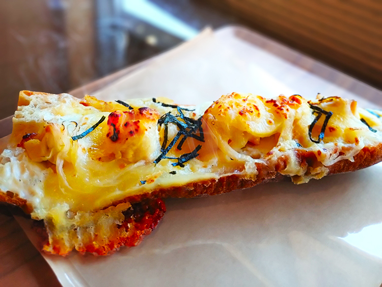 「源宗園」新玉葱とチキンのタルティーヌ