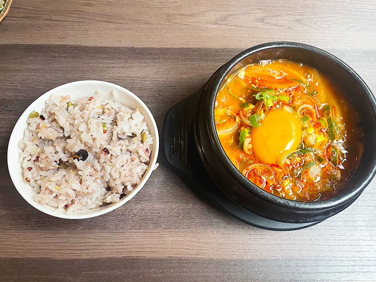 「Green Green Korean Dining」手作りスンドゥブ