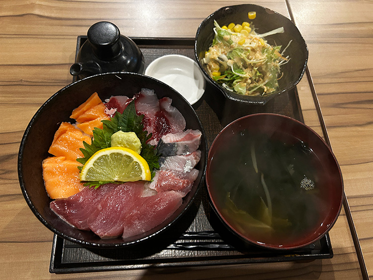 「居酒屋 一」の海鮮丼