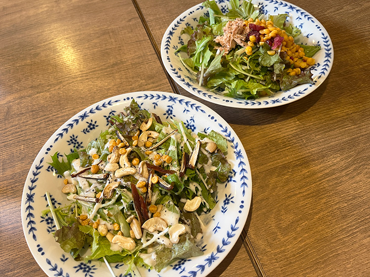 「スパイスバル パハルガンジ」のもりもりサラダ