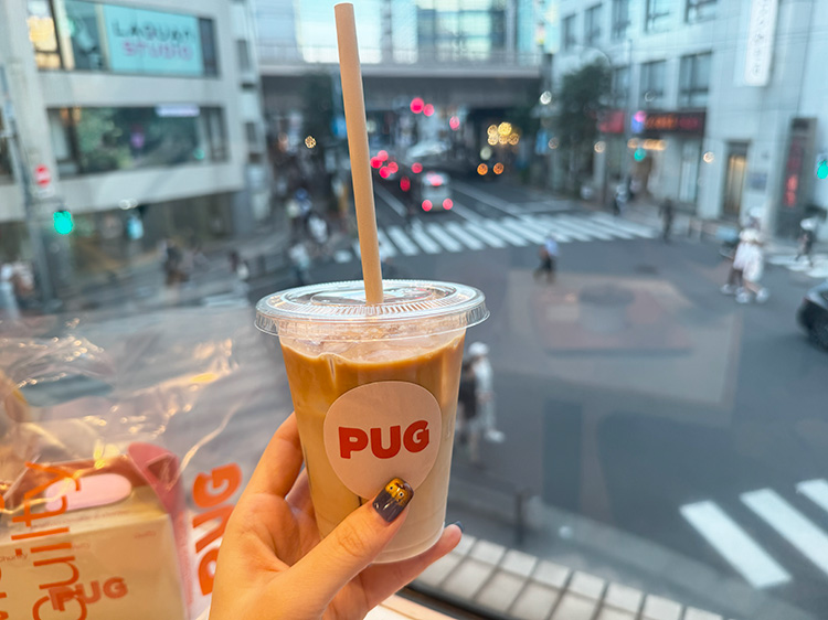 「PUG 吉祥寺パルコ店」のアイスカフェラテ
