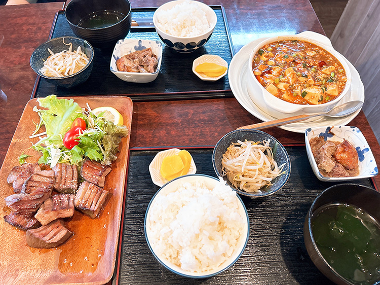 「牛タンAZABU屋」の厚切り牛タン塩焼きと四川風マーボー豆腐