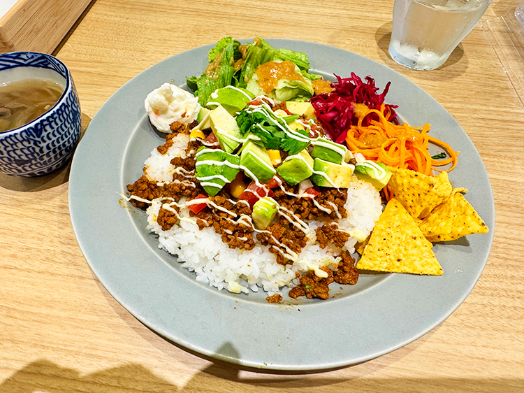 「EMMA FRUITS ＆ DELI」日替わりランチ