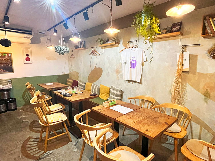 「kitchen＆Bar Niche」テーブル席