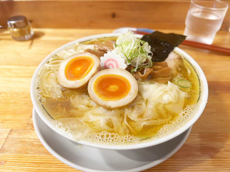 「there is ramen」の味玉ワンタン麺