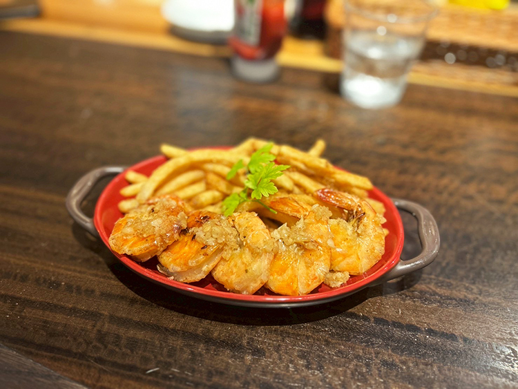 「Kona's Coffee 西荻窪店」ガーリックシュリンプ&フレンチフライ