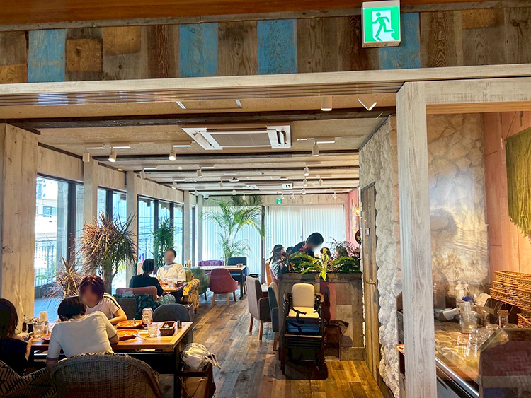「Kona's Coffee 西荻窪店」2階席