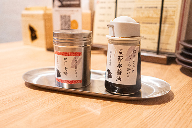 「お出汁 銀シャリ アテ オオカミ 吉祥寺店」の卓上調味料