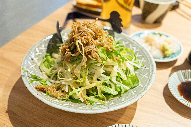 「お出汁 銀シャリ アテ オオカミ 吉祥寺店」のサラダ