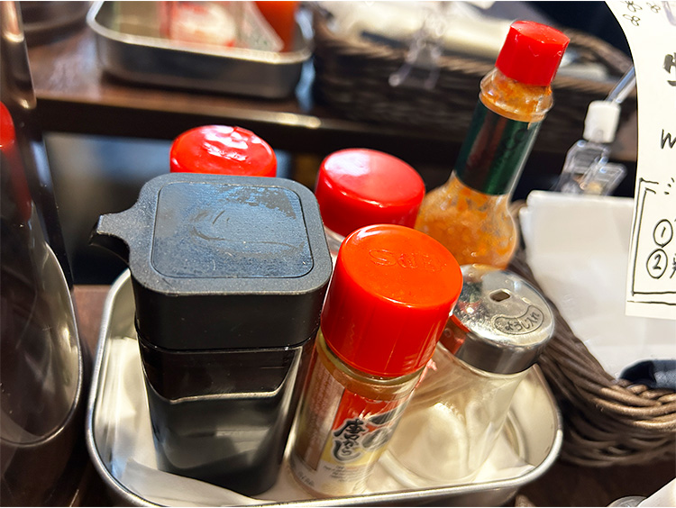 「洋食ツバキ亭」の卓上調味料