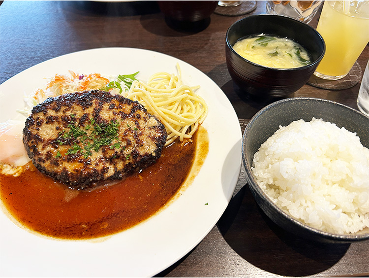 「洋食ツバキ亭」のハンバーグ