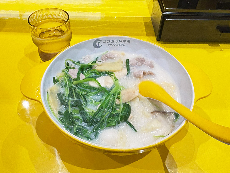 ココカラ麻辣湯の牛骨白湯麻辣湯