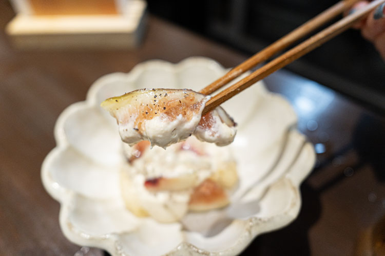 「大衆酒場だんだん。」の桃といちじく白和え