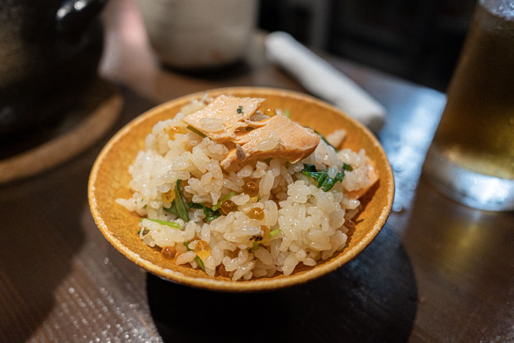 「大衆酒場だんだん。」の鮭といくら土鍋ごはん