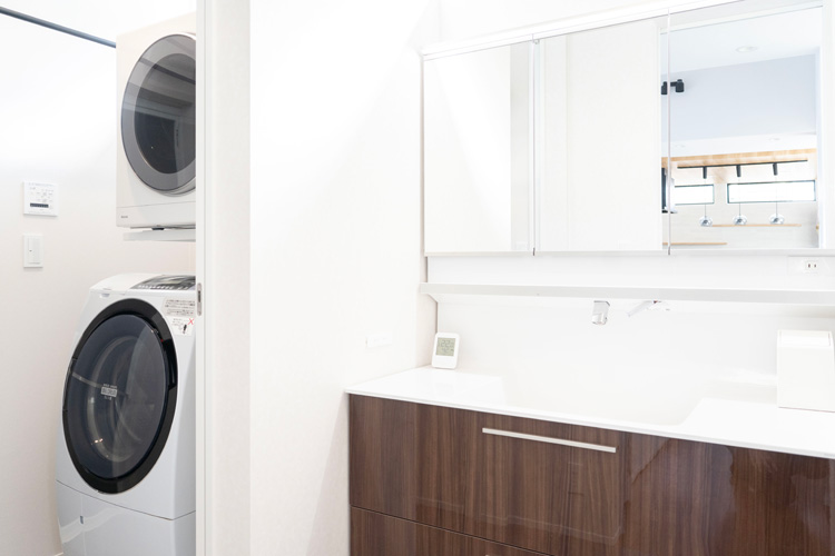 ランドリースペースと洗面所