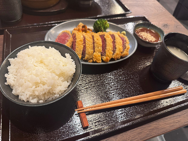 「藤波和牛厨房」の黒毛和牛赤身肉レアカツ