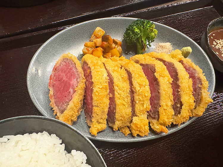 「藤波和牛厨房」の黒毛和牛赤身肉レアカツ