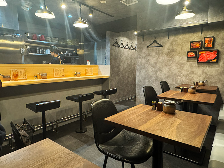 「藤波和牛厨房」の店内