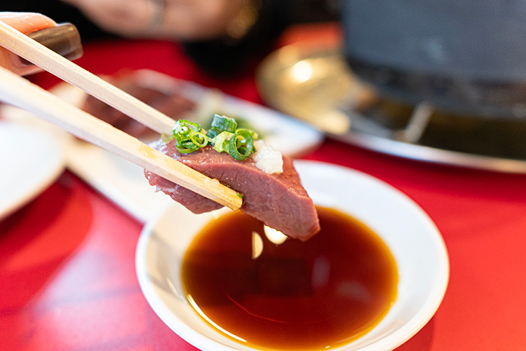 「焼肉ホルモン屋だん 吉祥寺店」のハツ刺し