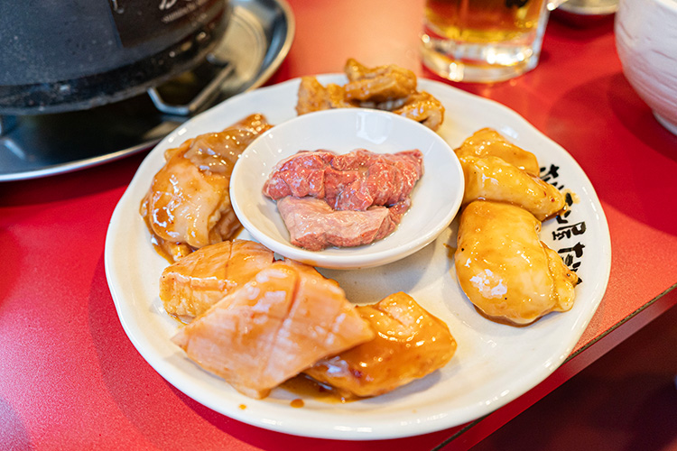 「焼肉ホルモン屋だん 吉祥寺店」のホルモン盛合わせ