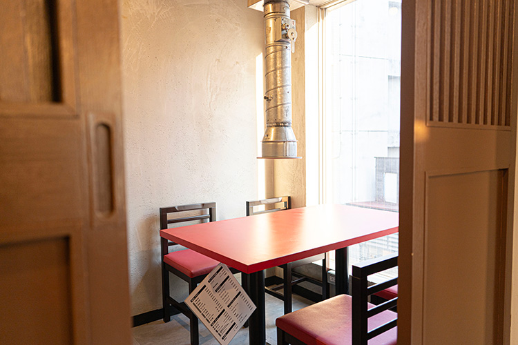 「焼肉ホルモン屋だん 吉祥寺店」の店内